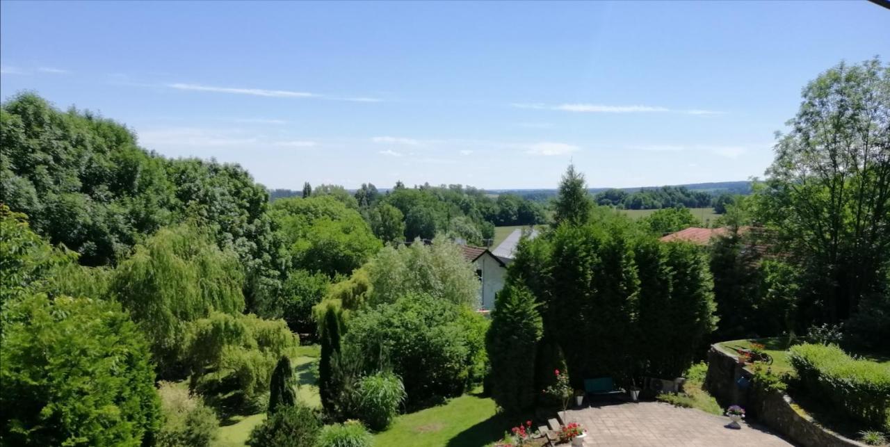 Fara Apartament Vcelakov