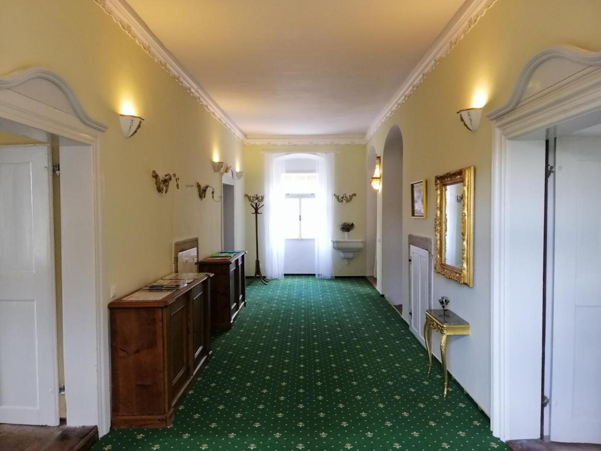 Apartament Fara