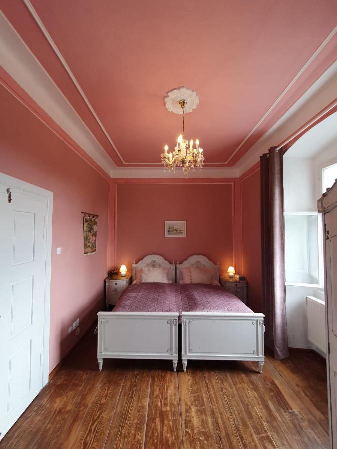 Apartament Fara